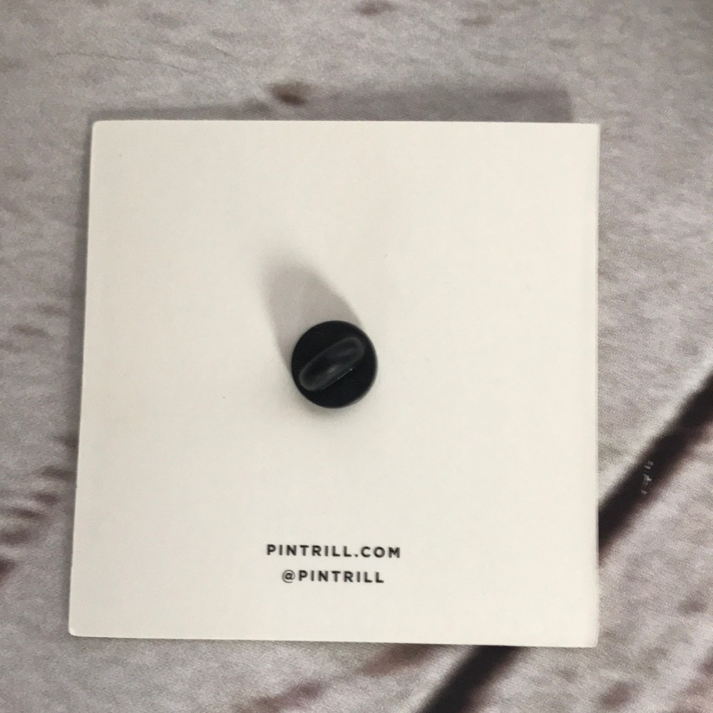 Pintrill Lips Pin - Picture 2 of 2